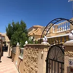 Casa Torre Y Mar With 2 Bedrooms Pool Barbecue Patio & Sun Terrace تورّيفيِخا