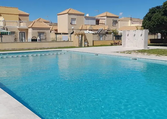 Casa Torre Y Mar With 2 Bedrooms Pool Barbecue Patio & Sun Terrace *